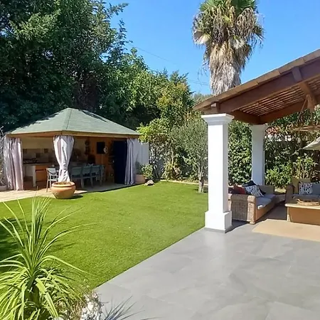 Climatisee Calme Avec Bassin Prive Et Grande Piscine Partagee A St Aygulf *