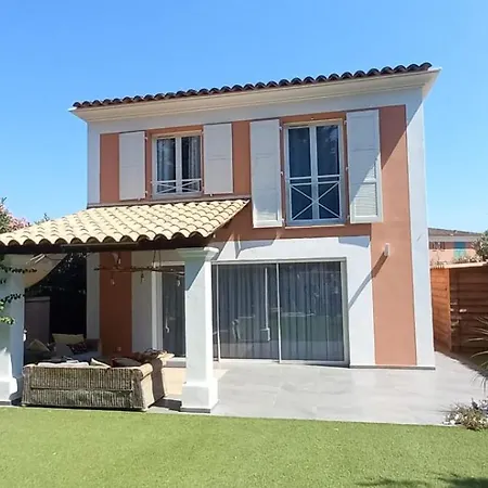 Climatisee Calme Avec Bassin Prive Et Grande Piscine Partagee A St Aygulf