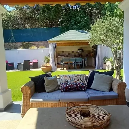 Climatisee Calme Avec Bassin Prive Et Grande Piscine Partagee A St Aygulf *