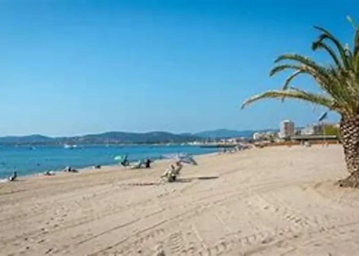 Prázdninový dům Climatisee Calme Avec Bassin Prive Et Grande Piscine Partagee A St Aygulf