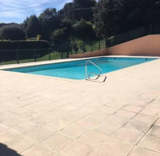 Prázdninový dům Climatisee Calme Avec Bassin Prive Et Grande Piscine Partagee A St Aygulf