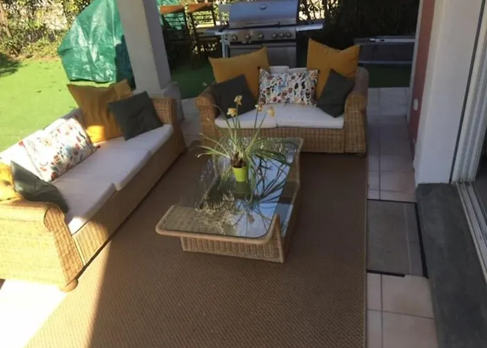Climatisee Calme Avec Bassin Prive Et Grande Piscine Partagee A St Aygulf