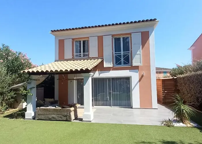 Climatisee Calme Avec Bassin Prive Et Grande Piscine Partagee A St Aygulf